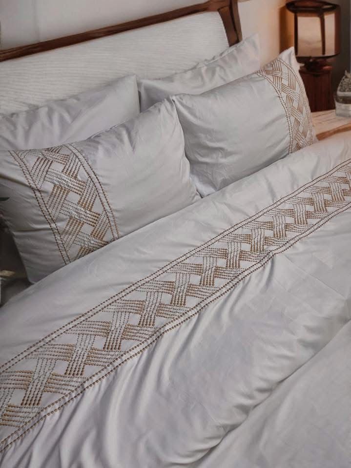 Embroidered Duvet Cover Set – 7 Pieces Model D
