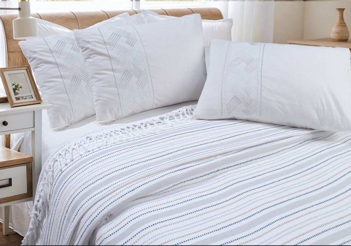 طقم كوفيرته مع ملايه ومخدتين تطريز