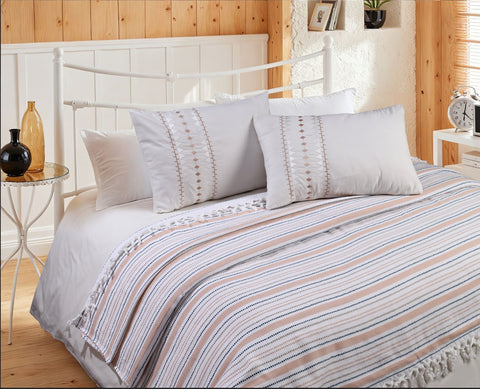 طقم كوفيرته مع ملايه ومخدتين تطريز